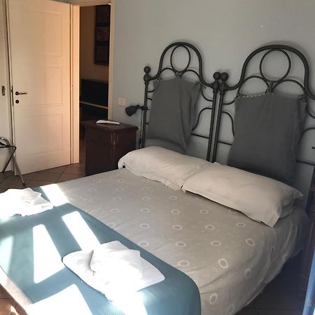 Numero 3 Hotel Cagliari Bagian luar foto