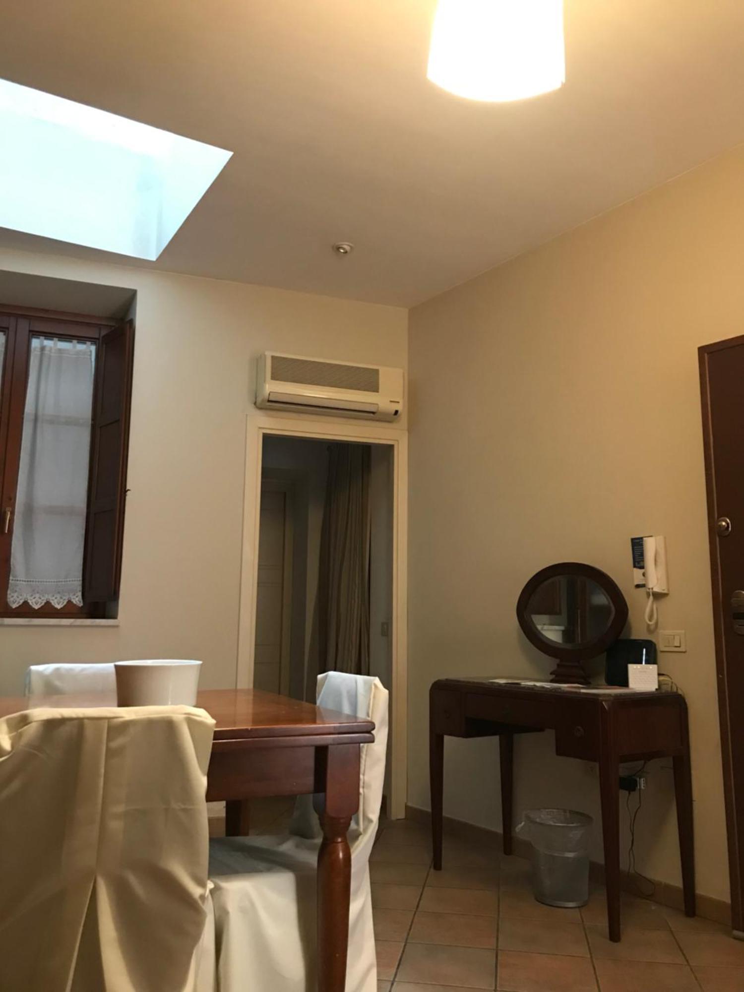 Numero 3 Hotel Cagliari Bagian luar foto
