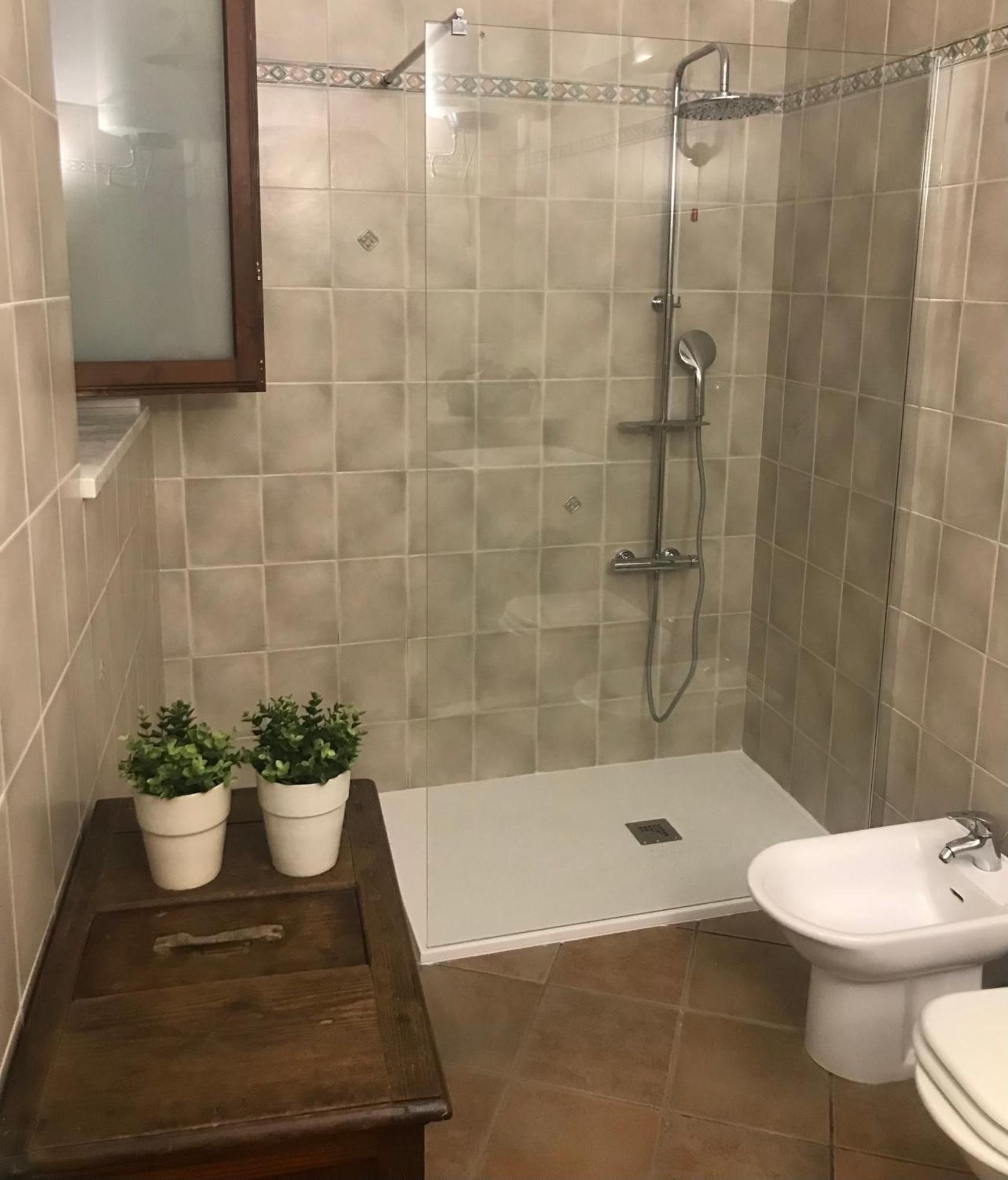 Numero 3 Hotel Cagliari Bagian luar foto