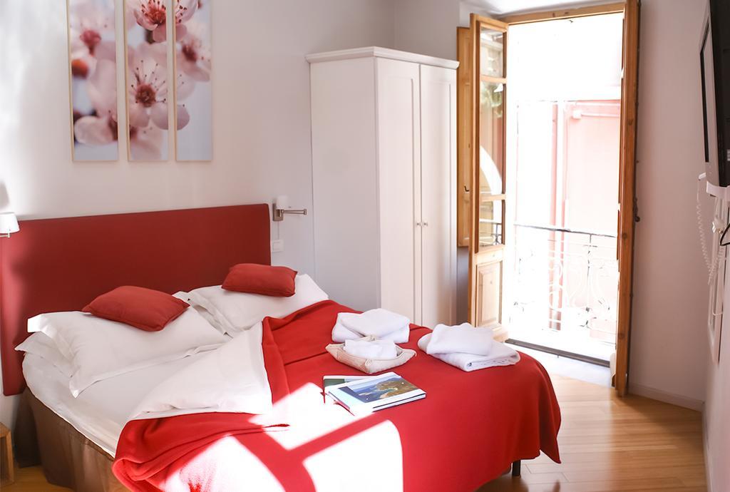 Numero 3 Hotel Cagliari Bagian luar foto
